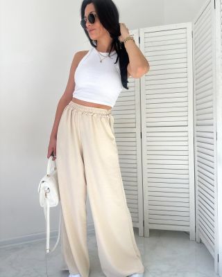 Nejpohodlnější kousek, jaký si v létě můžete obléct! Široké kalhoty na gumu 🔥👍🏼 Béžovou barvu navíc lehce sladíte a můžete...