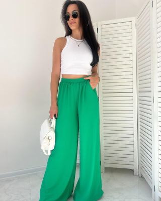 Tahle zelená vás dostane! Nádherná barva, skvělý střih kalhot a nemačkavý materiál! To je teprve kombíčko! 💚